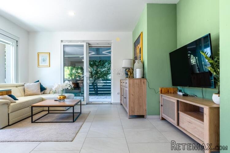 Ekskluzivna nekretnina u Kostreni – cijela etaža, apartman i - 2