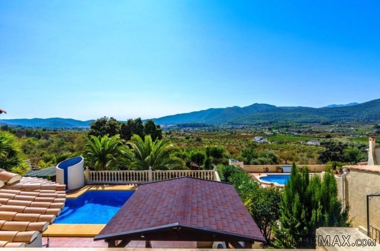 Luxury, frontline detached villa with stunning south facing.. - 2