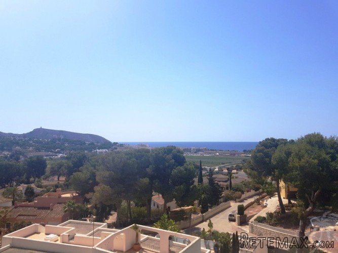 This substantial villa, with sea and mountain views and sun.. - 2