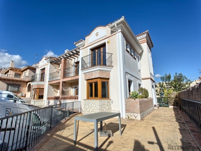 5 Bedroom Villa For Sale In The Centre..