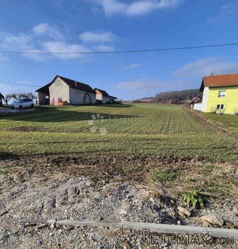 Građevinsko zemljište 3.251m² izvrsnog položaja i oblika - 3