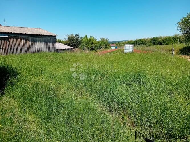 Građevinsko zemljište na mirnoj lokaciji - 3