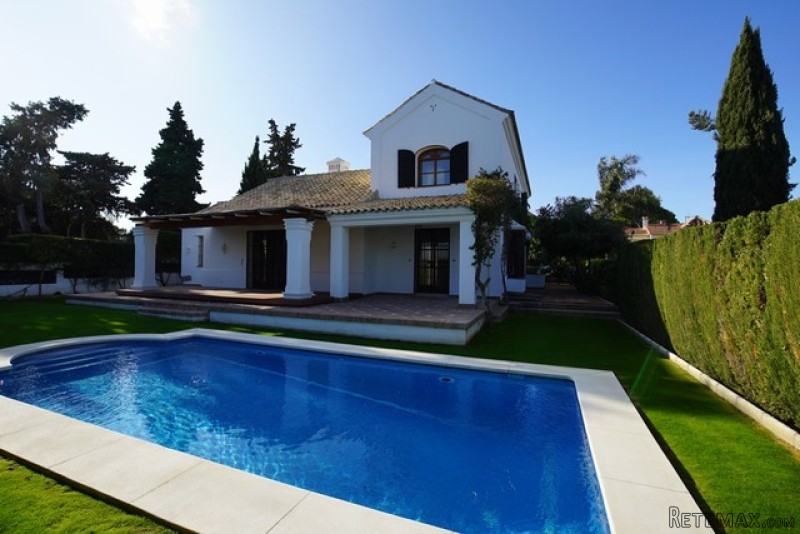 5 Bedrooms - Villa - Malaga - For Sale