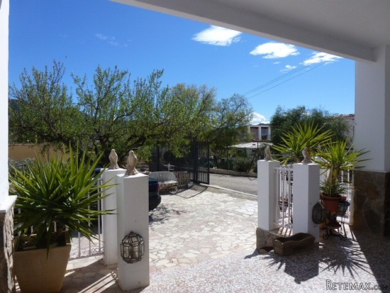 4 Bedrooms Villa For Sale - 2