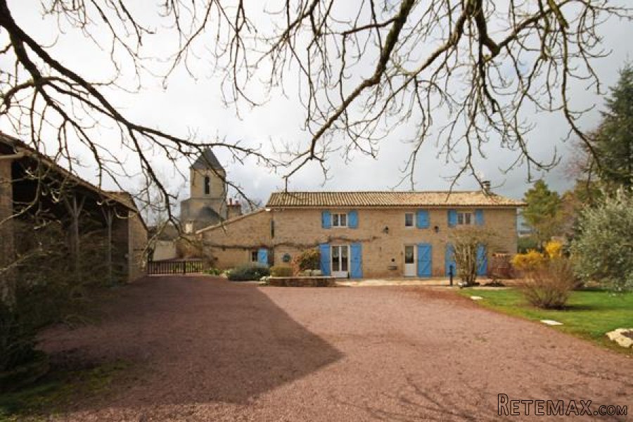 Vançais (79) - Immaculate detached 5bed/4bath stone house with..