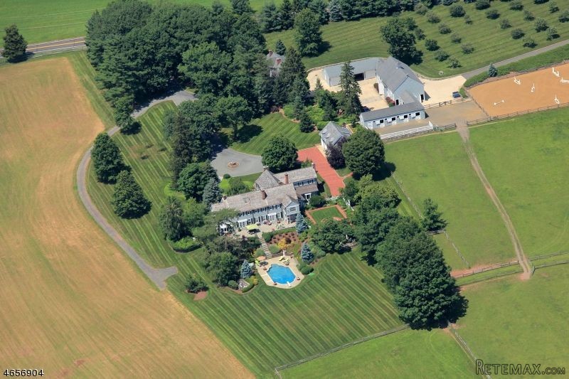 6 bedroom Detached House For Sale: 650..