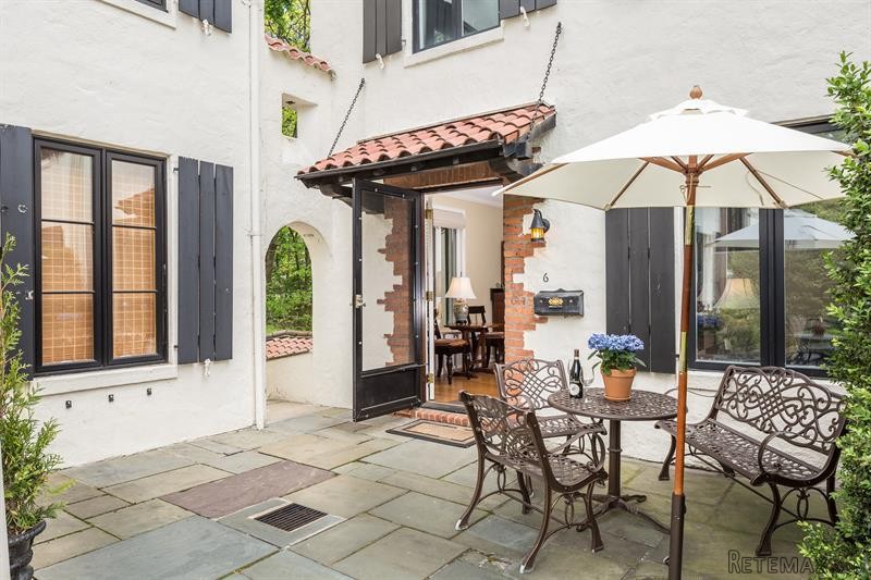 4 bedroom House For Sale: 6 Park Avenue.. - 2