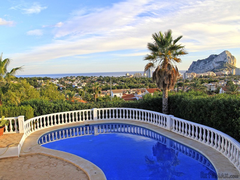 6 Bedrooms - Villa - Alicante - For Sale