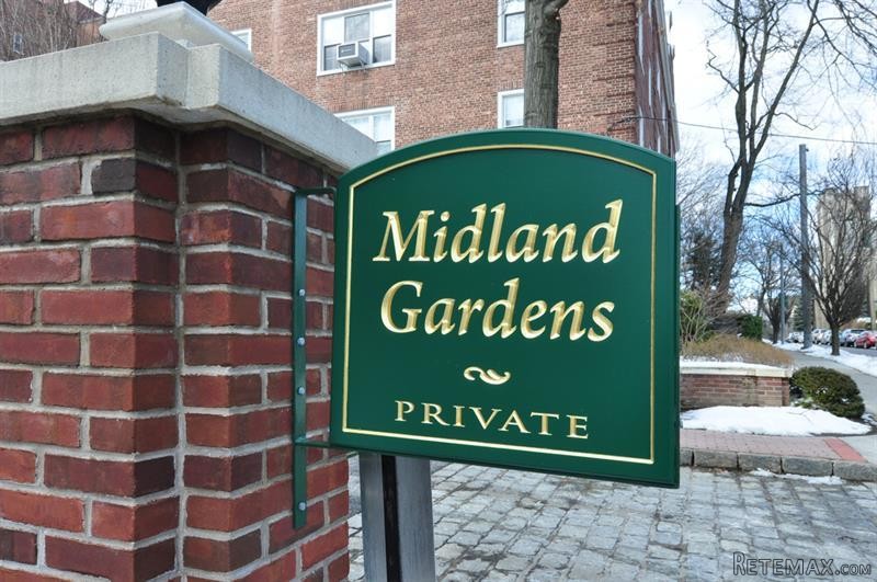 1 bedroom Commercial Property For Sale:..
