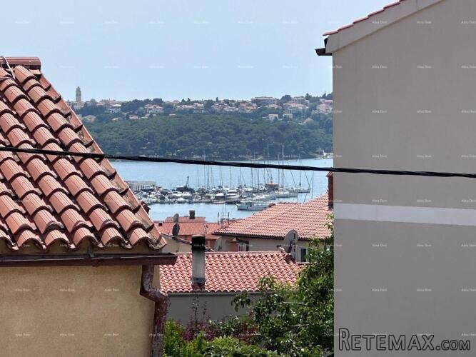 Prodaje se fantastična kuća sa tri stana u Medulinu! - 2