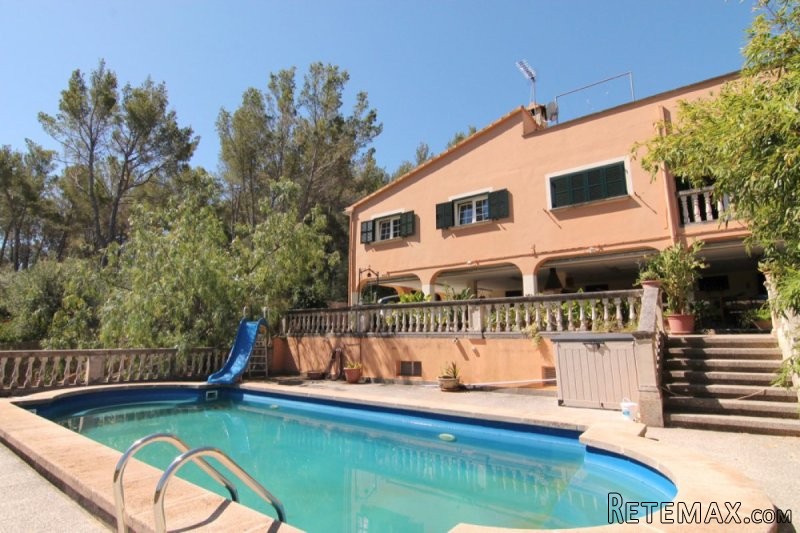 Classical finca style house close to..