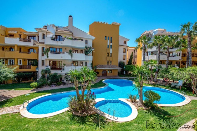 El apartamento se encuentra en un complejo residencial..