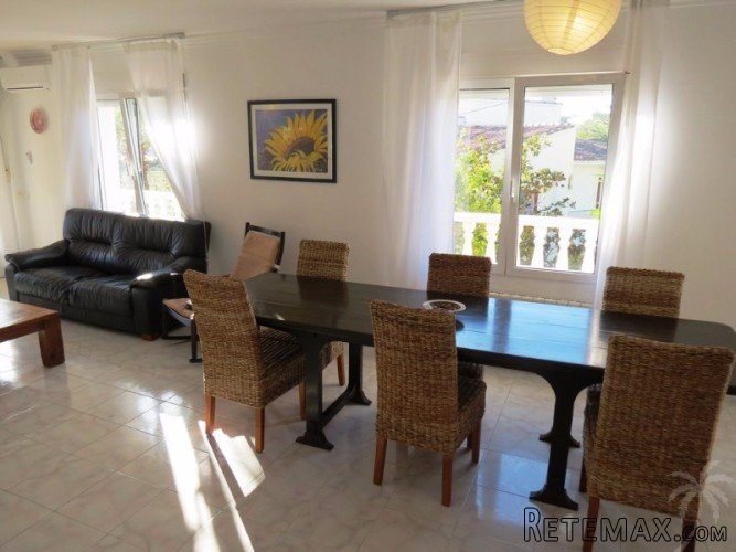 This substantial villa, built in 2001, 1km from a shopping.. - 3