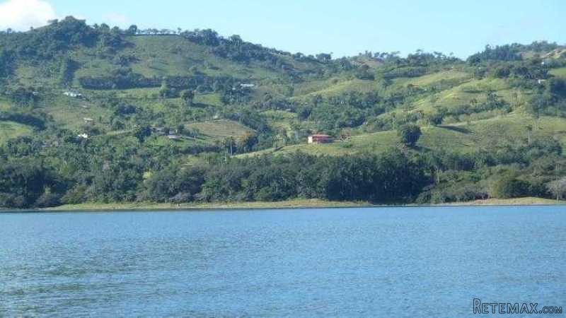 Unique Lake Farm Close To Santiago