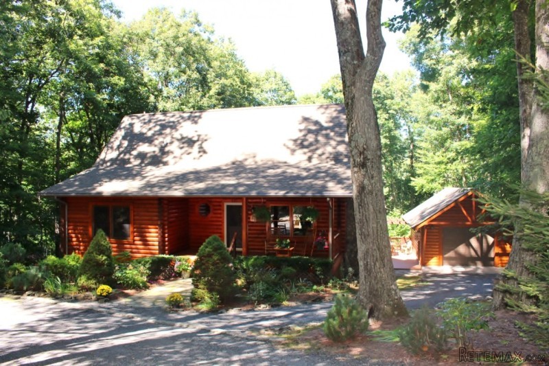 Jim Barna Log Cabin