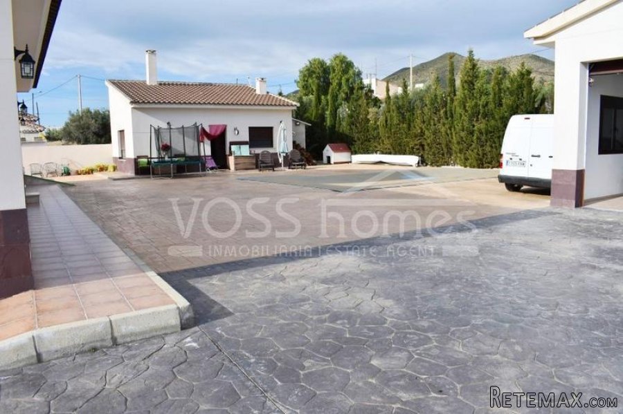 NEW & EXCLUSIVE TO VOSS HOMES - Quality built 4 bed, 3 bath.. - 5