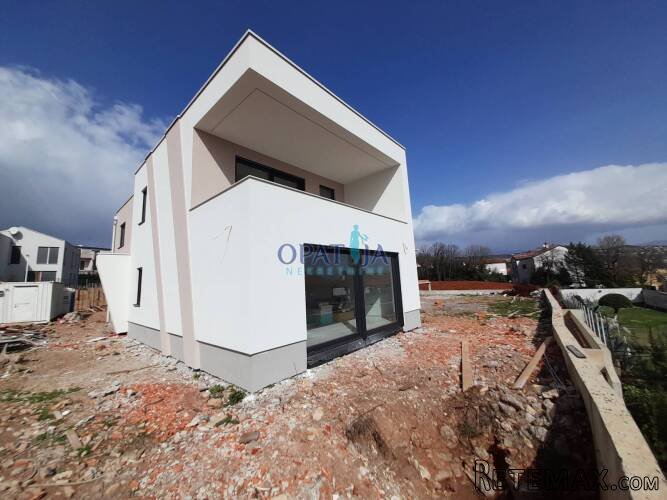 Opatija-Pobri dvoetažni stan 164.63 m2 s pogledom na more