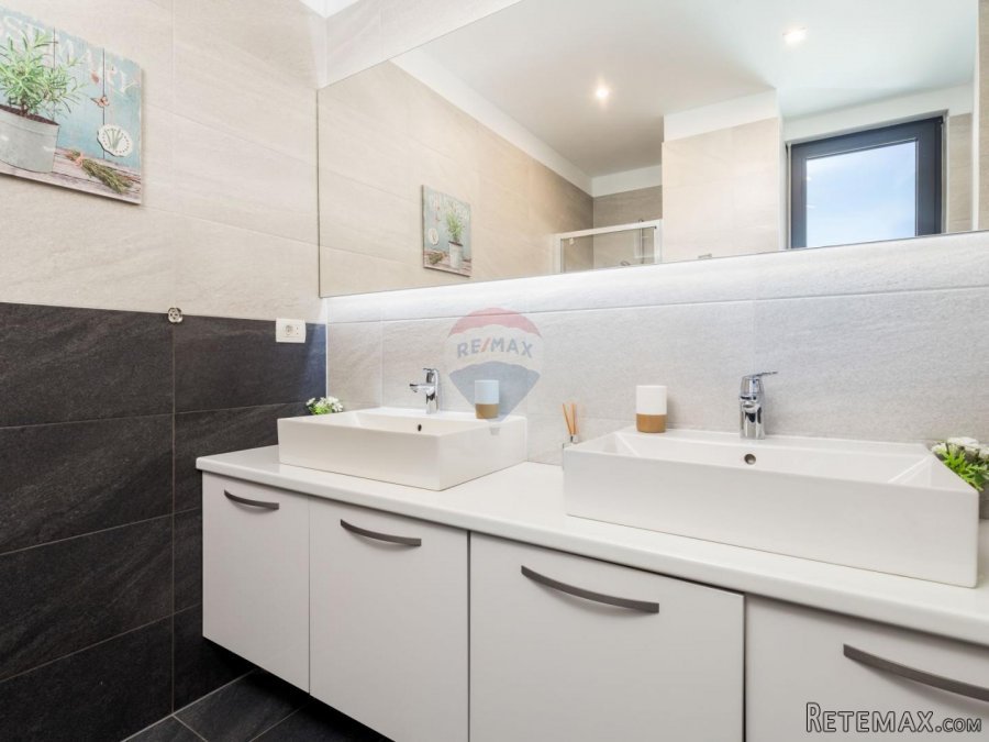 Kostrena - samostojeća kuća sa bazenom površine 330 m2 - 7