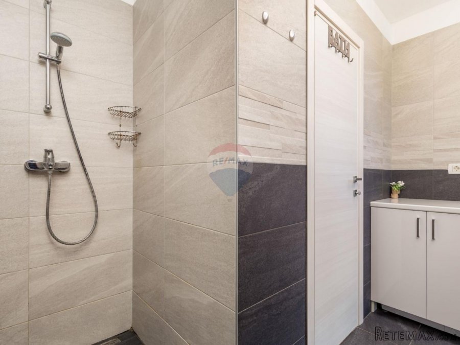 Kostrena - samostojeća kuća sa bazenom površine 330 m2 - 8