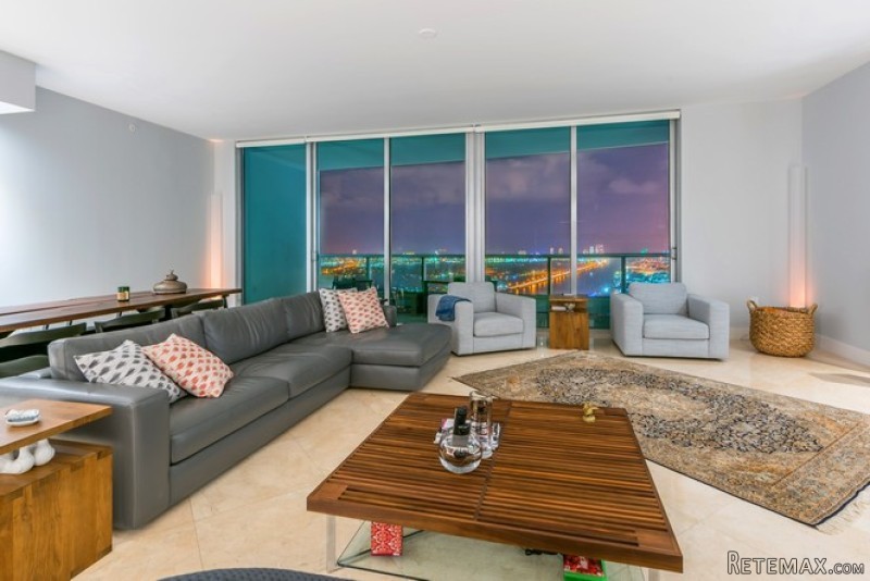 4 bedroom Flat For Sale: 900 Biscayne..
