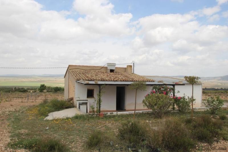 Farm house to renovate (Ref. PV2563)