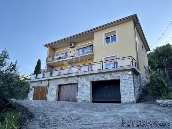 Opatija, TOP lokacija, 100m2, BALKON, garaža