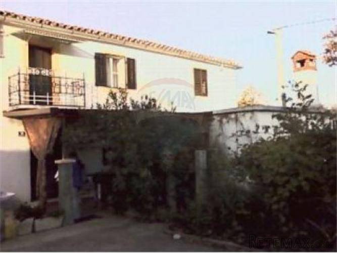 Samostojeća katnica sa 2.640 m2 zemljišta - 3