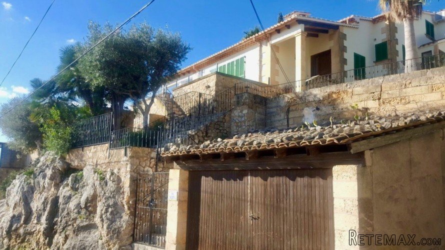 In the residential urbanisation of El Vila - 2,5 km from.. - 2