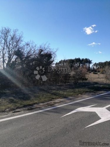 PROSTRANO ZEMLJIŠTE U BLIZINI INDUSTRIJISKE ZONE - 2