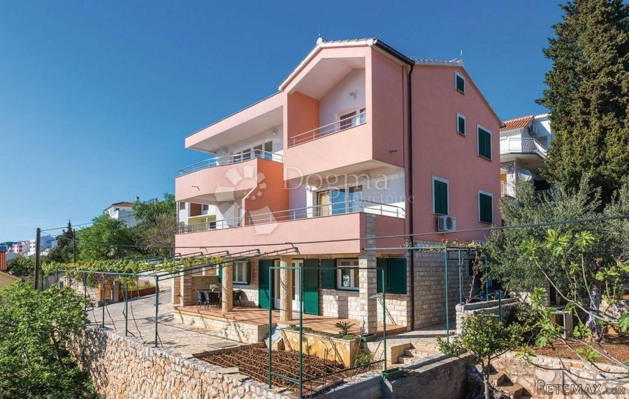 TISNO STAN OD 175 m2 U PREKRASNOJ APARTMANSKOJ KUĆI NADOMAK - 2