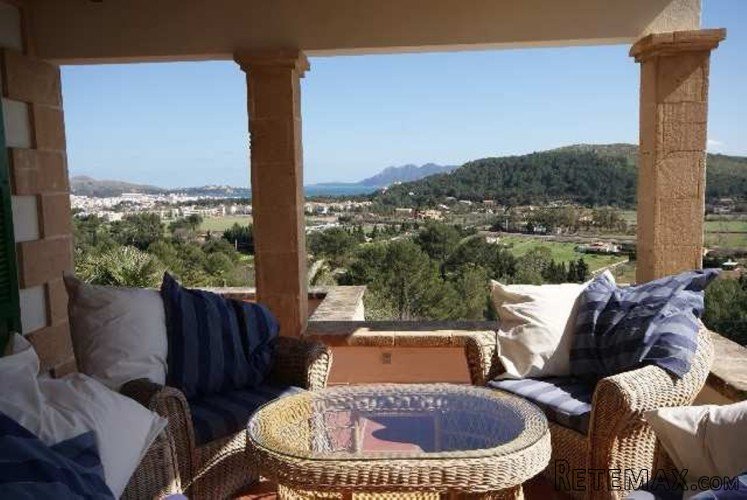 In the residential urbanisation of El Vila - 2,5 km from.. - 3