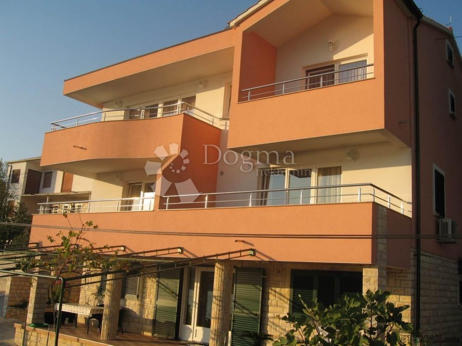 TISNO STAN OD 175 m2 U PREKRASNOJ APARTMANSKOJ KUĆI NADOMAK - 3