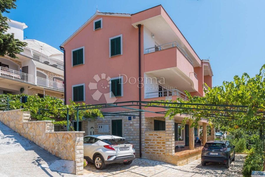 TISNO STAN OD 175 m2 U PREKRASNOJ APARTMANSKOJ KUĆI NADOMAK - 4