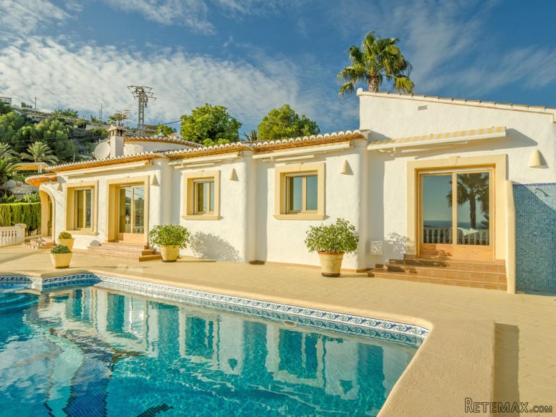 4 Bedrooms - Villa - Alicante - For Sale