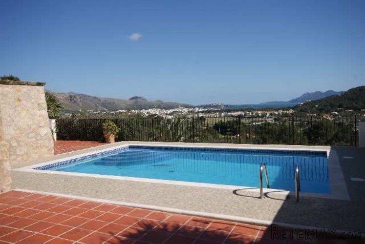 In the residential urbanisation of El Vila - 2,5 km from.. - 5