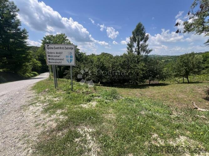 Sekirišće - zemljište 3.570 m2 s dvije građevinske parcele i