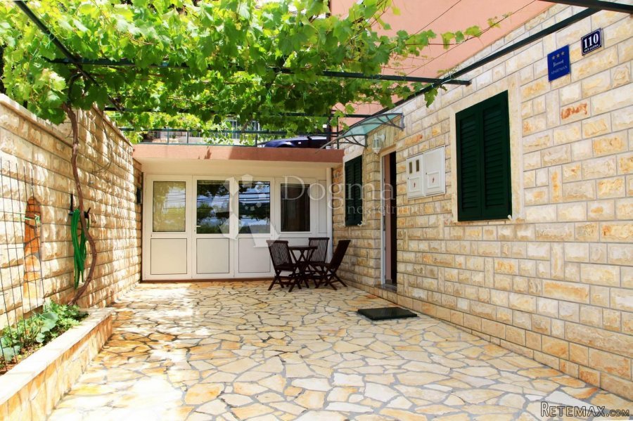 TISNO STAN OD 175 m2 U PREKRASNOJ APARTMANSKOJ KUĆI NADOMAK - 9