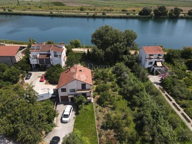 Kuća za renovaciju na Neretvi