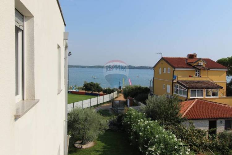 NOVIGRAD, MODERAN STAN NA TOP POZICIJI UZ MORE - 2