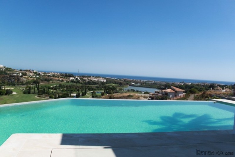 5 Bedrooms - Villa - Malaga - For Sale