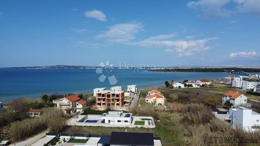 56,92m2, korak od mora i plaže