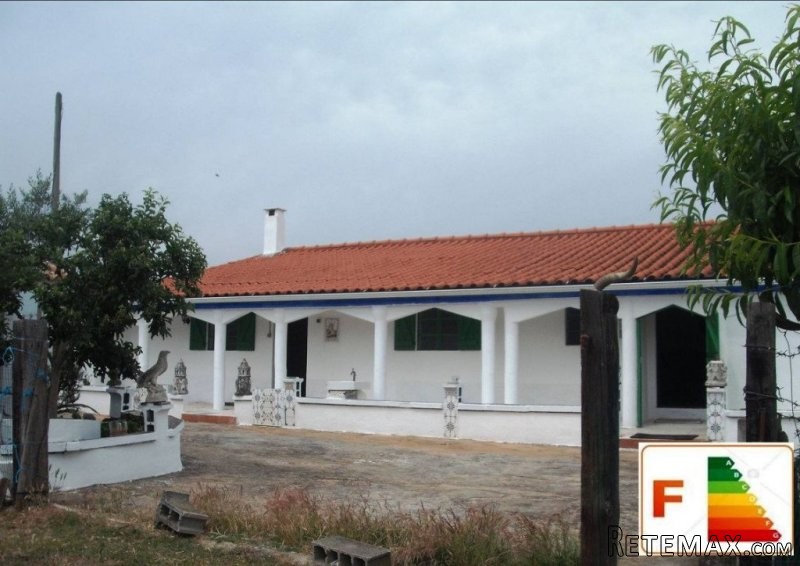 Ground floor house in an agricultural..