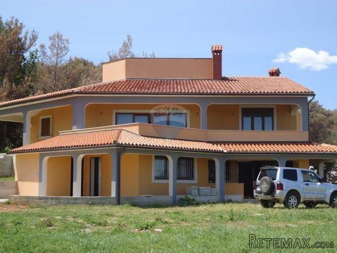 IZVANREDNA VILA NA OSAMI