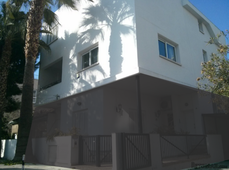 2 Level Apartment For Sale in Agioi..