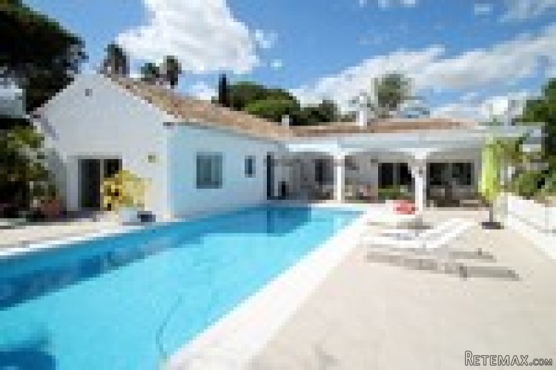 4 Bedrooms - Villa - Malaga - For Sale