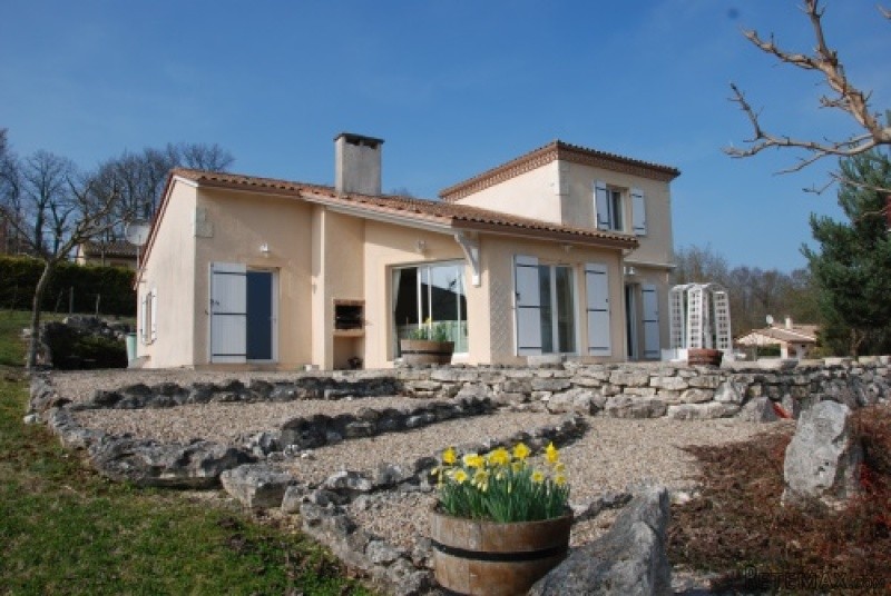 Delightful modern house just 5 mins..