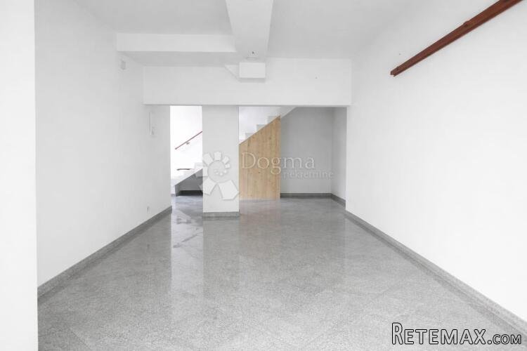 EXLUZIVNO!! KVATRIĆ – 60 m², DVIJE ETAŽE, RAZNE NAMJENE