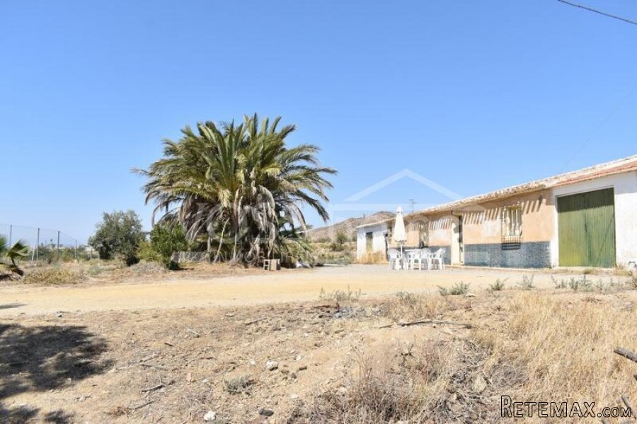NEW LISTING - Habitable Country House to renovate of 248m2.. - 2