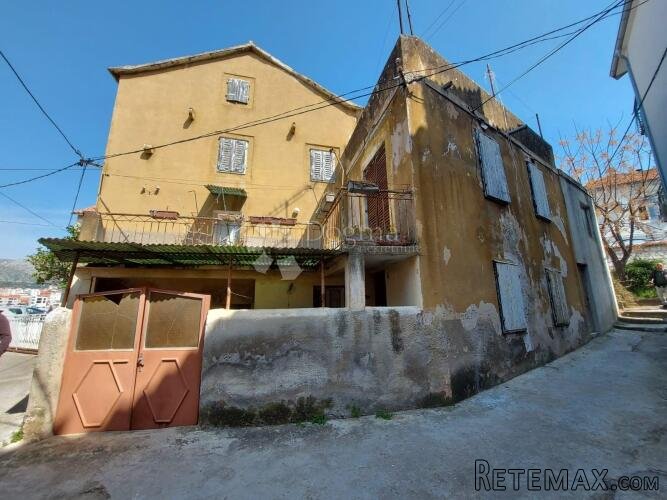 Stara kamena kuća u Trogiru, prilika za izgradnju Hostela!!! - 2