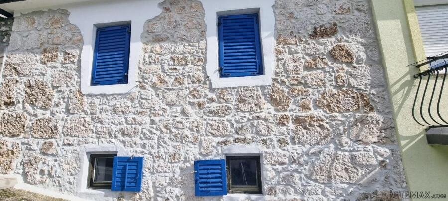 BRIBIR, Kamena kuća s dva stana - 3